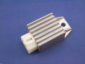 Spanning regelaar 12v